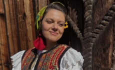 „Cât îi lumea-n lung și-n lat”: Îndrăgita Maria Mihali și-a lansat noul cântec chiar de ziua sa