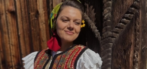 „Cât îi lumea-n lung și-n lat”: Îndrăgita Maria Mihali și-a lansat noul cântec chiar de ziua sa