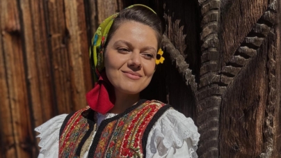 „Cât îi lumea-n lung și-n lat”: Îndrăgita Maria Mihali și-a lansat noul cântec chiar de ziua sa