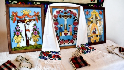 „Lumină din lumină”: La Sighetu Marmației se vernisează expoziția de icoane pe sticlă și artă populară