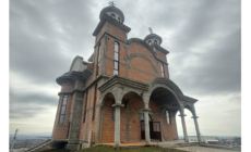 Zi de sărbătoare la Tăuții-Măgherăuș: PS Părinte Iustin va târnosi biserica cu hramurile „Nașterea Sfântului Ioan Botezătorul” și „Sfântul Cuvios Antonie cel Mare”