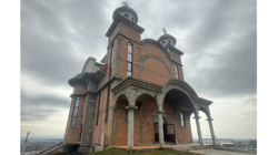 Zi de sărbătoare la Tăuții-Măgherăuș: PS Părinte Iustin va târnosi biserica cu hramurile „Nașterea Sfântului Ioan Botezătorul” și „Sfântul Cuvios Antonie cel Mare”