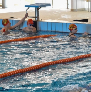 Club Sportiv Seini își extinde activitatea și la Târgu Lăpuș: Cursuri de înot pentru copii din 20 aprilie