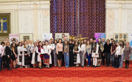 Lucrări ale elevilor de la Palatul Copiilor Baia Mare, expuse la Palatul Parlamentului din București