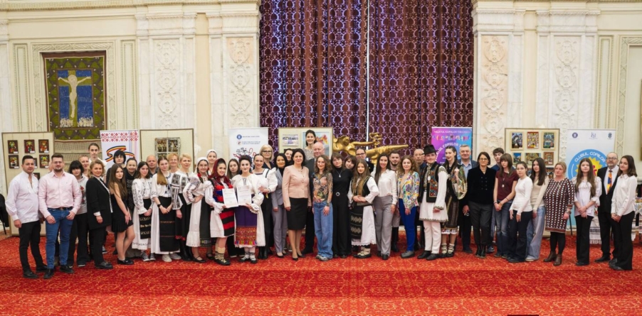 Lucrări ale elevilor de la Palatul Copiilor Baia Mare, expuse la Palatul Parlamentului din București