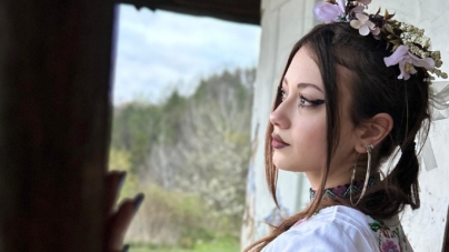 O elevă de la Arte Plastice din cadrul Școlii Populare de Arte Baia Mare, Premiul I la Concursul Național „Ion Irimescu”