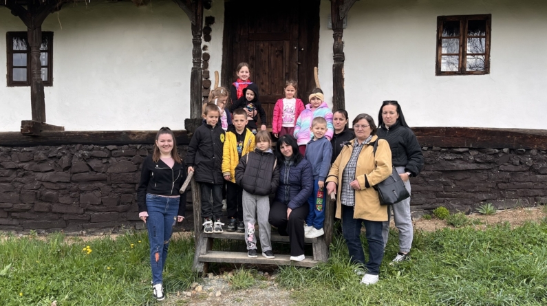 Elevi de la Școala Gimnazială din Agrieș, în vizită la Muzeul Satului din Baia Mare