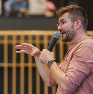 La Colegiul „Gheorghe Șincai” Baia Mare: Biologul și exploratorul Alexandru N. Stermin va susține conferința „Devenirea umană în relație cu natura”