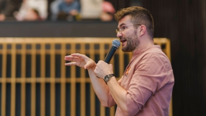 La Colegiul „Gheorghe Șincai” Baia Mare: Biologul și exploratorul Alexandru N. Stermin va susține conferința „Devenirea umană în relație cu natura”