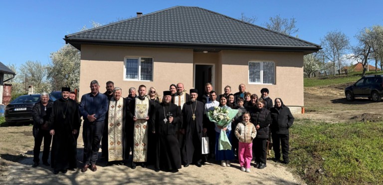 Casă nouă pentru o familie din Vălenii Șomcutei prin proiectul eparhial „Construiește o casă, zidește suflete”