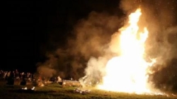 Focul de pe coasta Iacoboi, tradiția care unește comunitatea din Groși în noaptea Învierii