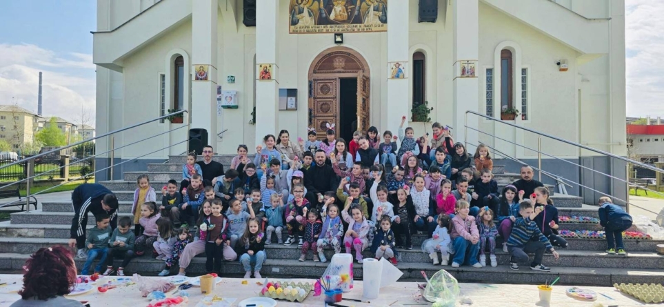 Copiii, invitați la vopsirea ouălor de Paști la Biserica „Sfinții Arhangheli Mihail și Gavril” din Baia Mare