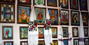 La Sighetu Marmației a fost vernisată expoziția de icoane pe sticlă și artă populară „Lumină din lumină”
