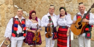 „Joc în Sat” la Poienile Izei în a doua zi de Paști