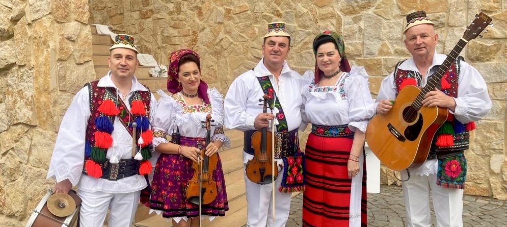 „Joc în Sat” la Poienile Izei în a doua zi de Paști