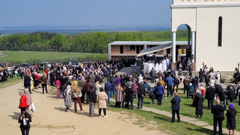 Lume multă la hramul Mănăstirii Măriuș