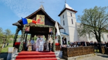 ÎPS Andrei s-a aflat în mijlocul credincioșilor din Oarța de Sus, satul natal, cu prilejul hramului bisericii parohiale