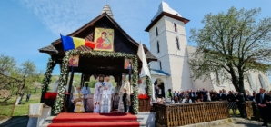 ÎPS Andrei s-a aflat în mijlocul credincioșilor din Oarța de Sus, satul natal, cu prilejul hramului bisericii parohiale