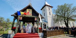 ÎPS Andrei s-a aflat în mijlocul credincioșilor din Oarța de Sus, satul natal, cu prilejul hramului bisericii parohiale