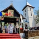 ÎPS Andrei s-a aflat în mijlocul credincioșilor din Oarța de Sus, satul natal, cu prilejul hramului bisericii parohiale