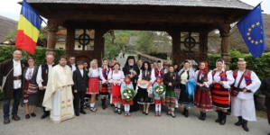 PS Părinte Iustin a târnosit biserica din incinta Muzeului Satului Baia Mare