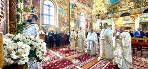 Părintele Arhimandrit Casian Filip a slujit în această duminică la Parohia Ortodoxă Cărbunari