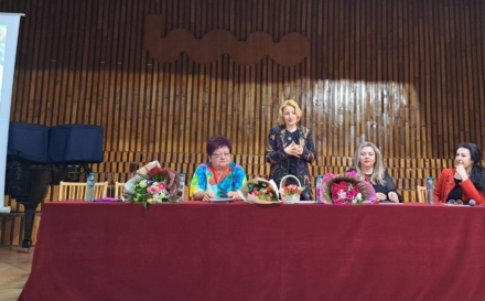 Lucia Ileana Pop a lansat „Povestea celor două nuci prietene”, un volum dedicat copiilor