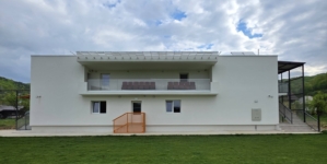 Lucrările continuă la baza sportivă din Băița