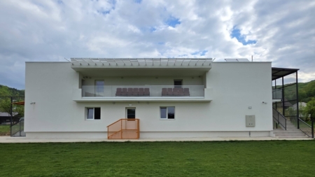 Lucrările continuă la baza sportivă din Băița