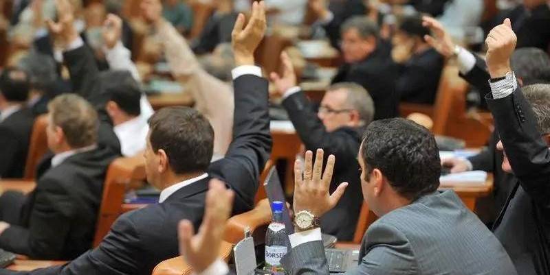 Despre cum se dau legi cu dedicație în România