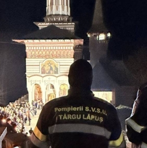 Pompierii au asigurat liniștea credincioșilor în noaptea de Înviere, la Mănăstirea Sf. Ana Rohia