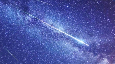 În această noapte cerul se aprinde sub ploaia de meteori Lyrid