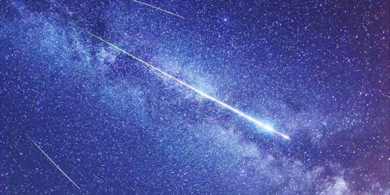 În această noapte cerul se aprinde sub ploaia de meteori Lyrid