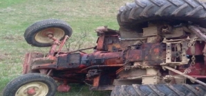 Tragedie la Văleni, un bărbat și-a pierdut viața într-un accident de tractor
