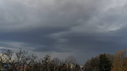 Avertizare ANM: frig, ploi și ninsori la munte până pe 2 mai