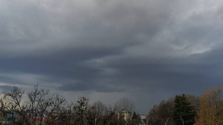 Avertizare ANM: frig, ploi și ninsori la munte până pe 2 mai