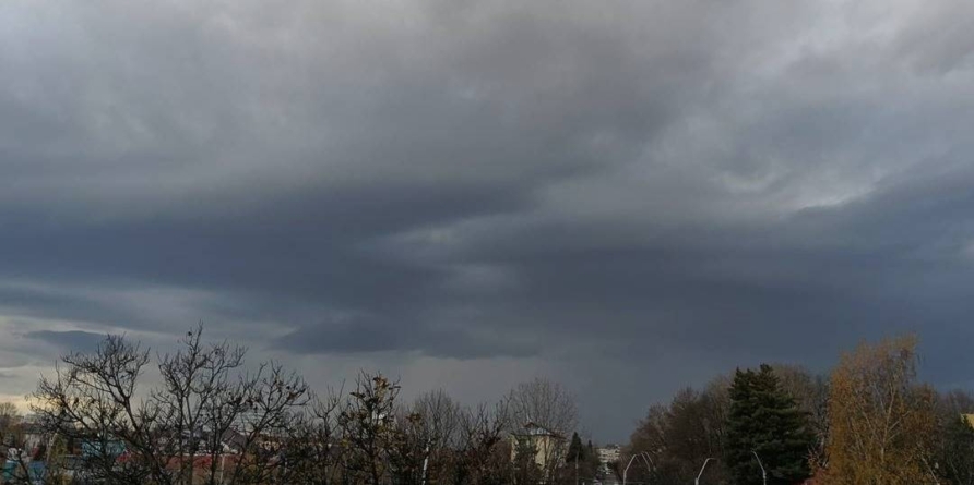 Avertizare ANM: frig, ploi și ninsori la munte până pe 2 mai