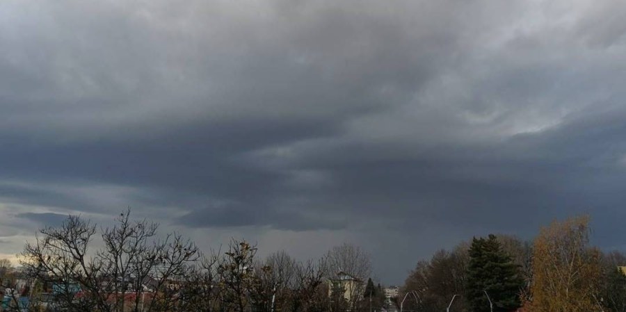 Avertizare ANM: frig, ploi și ninsori la munte până pe 2 mai