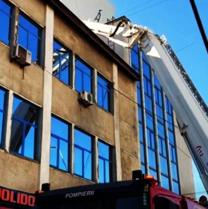 Probleme în Baia Mare din cauza intensificării vântului