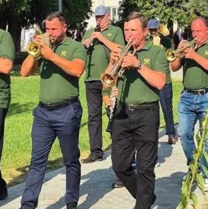 Defilare și muzică de 1 Mai la Baia Sprie