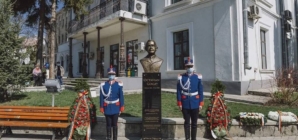 Bustul poetului Octavian Goga a fost retras din spațiul public în Iași