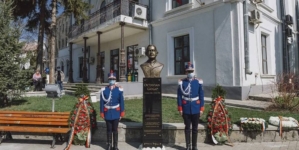 Bustul poetului Octavian Goga a fost retras din spațiul public în Iași