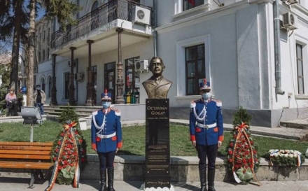 Bustul poetului Octavian Goga a fost retras din spațiul public în Iași