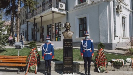 Bustul poetului Octavian Goga a fost retras din spațiul public în Iași