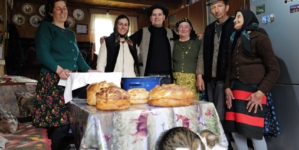 Tradițiile pascale din Maramureș, surprinse într-un nou episod „Cu Denis prin Maramureș”