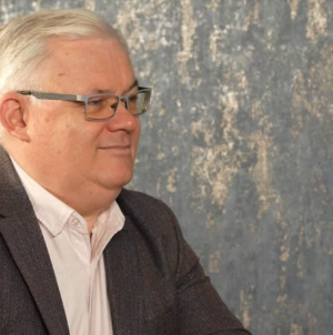 Filosoful Ciprian Mihali lansează cartea „Curajul de a sune NU. Forme ale supunerii voluntare” la Facultatea de Litere din Baia Mare