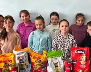 Ziua Internațională a Animalelor fără Stăpân, marcată prin gesturi suflet de către elevii Școlii Gimnaziale „Al. I. Cuza” Baia Mare