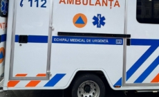 Două persoane au ajuns la spital în urma unui accident petrecut în Seini, între un autoturism și un microbuz școlar