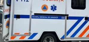 Două persoane au ajuns la spital în urma unui accident petrecut în Seini, între un autoturism și un microbuz școlar