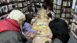 „Poiana cu narcise” a înflorit la Filiala Traian a Bibliotecii Județene